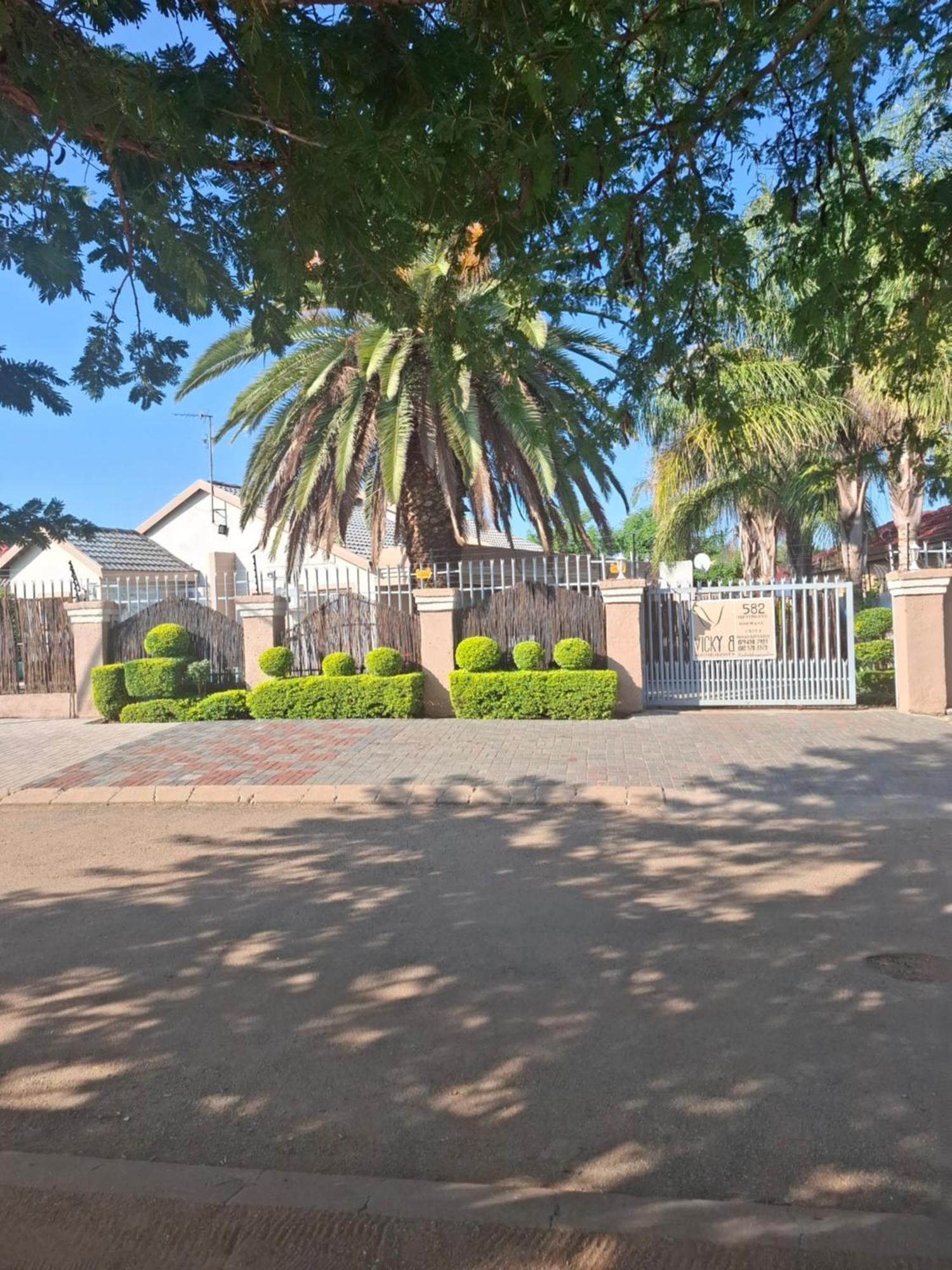 Vicky B Bed And Breakfast Mogwase Exterior photo